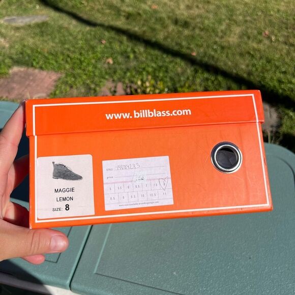 Bill Blass Maggie Desert Suede Boots NIB - Picture 4 of 9